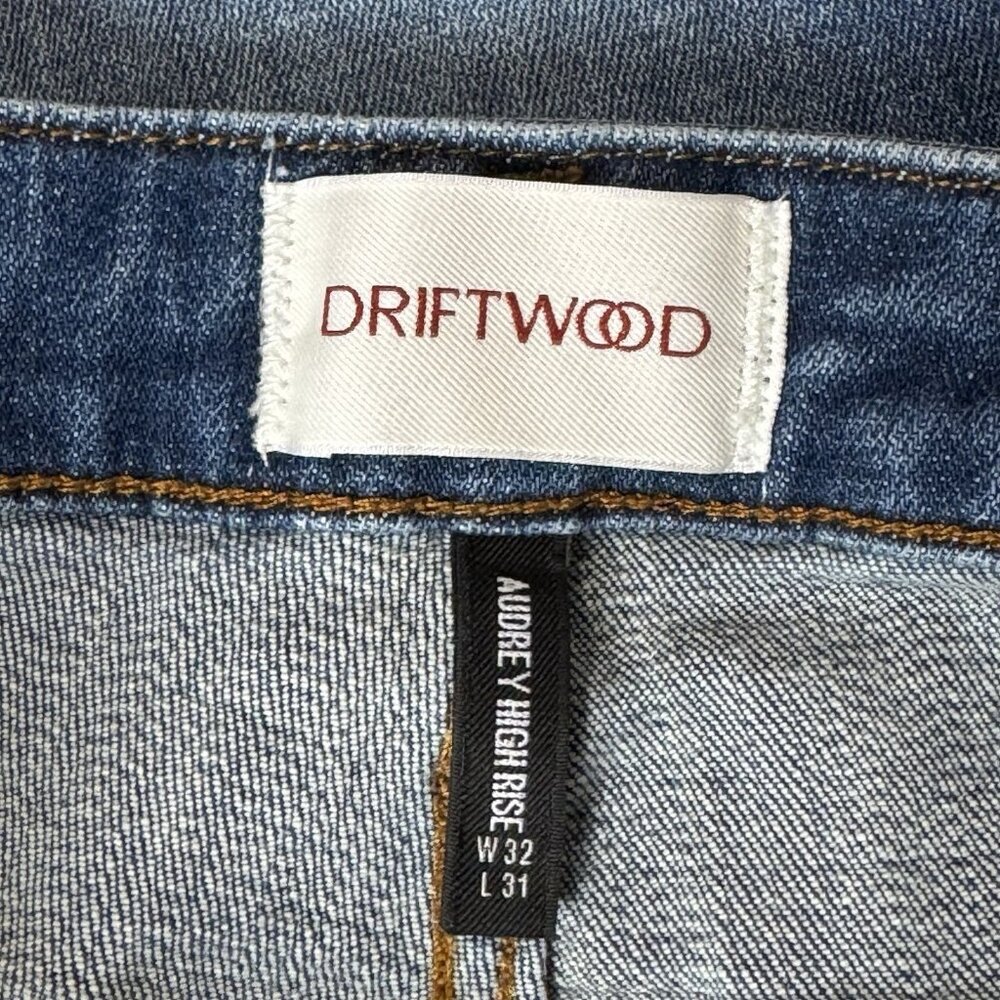 DRIFTWOOD Kelly Women's high rise Straight-Leg slim cut Jeans in Washed Blue - Picture 3 of 9